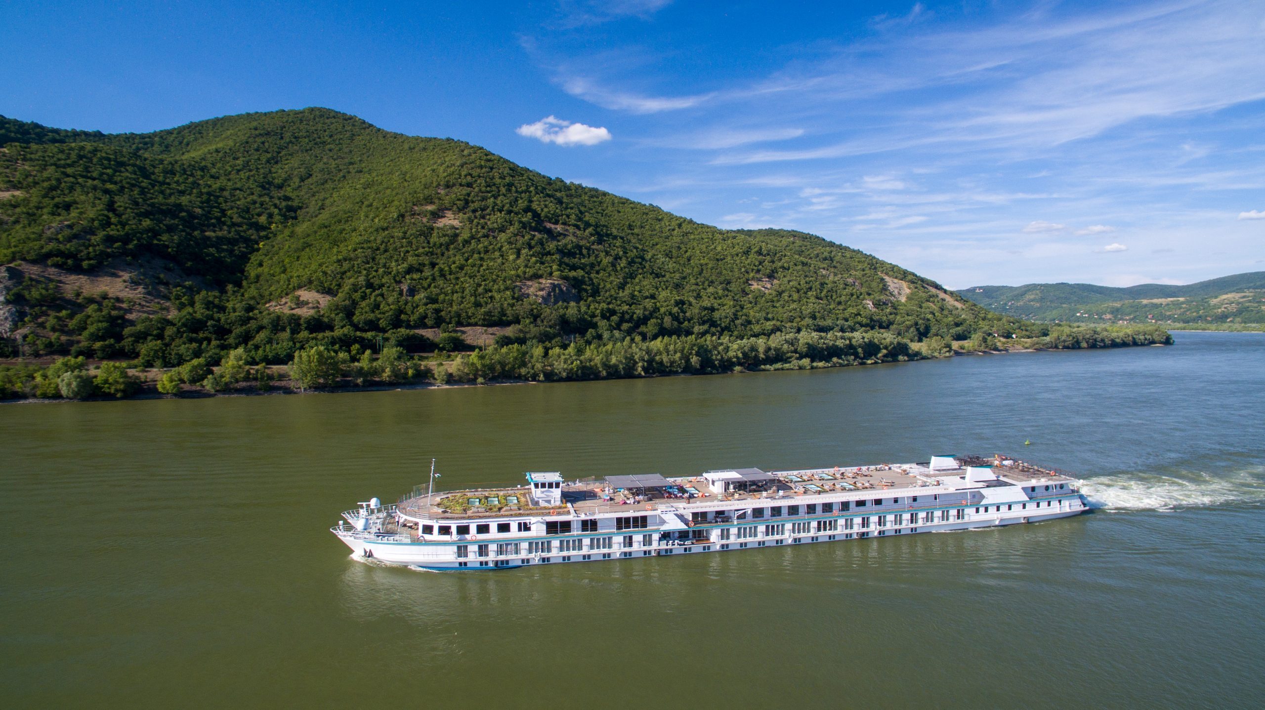 Riverside_Mozart_DanubeKnee_Hungary