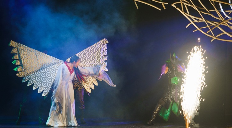 Lan fights a dragon in The Secret Silk on Royal Princess