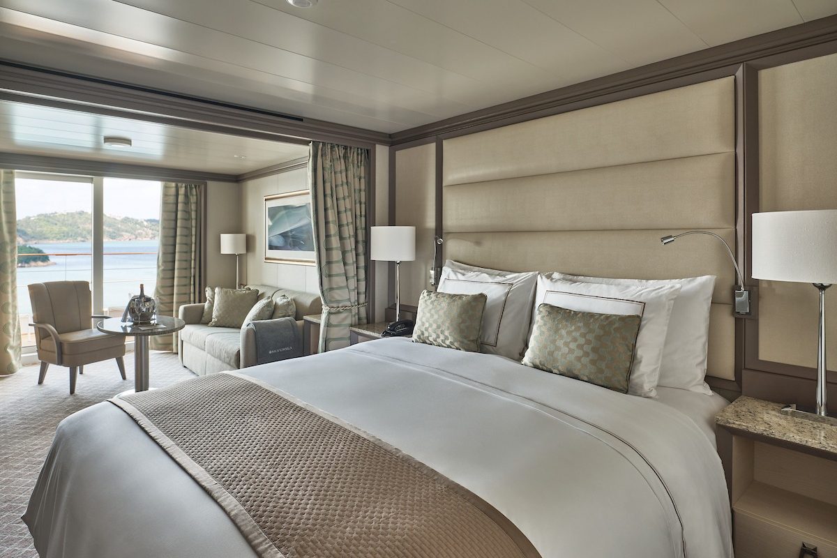 Bed of the Veranda Suite, Silver Moon.